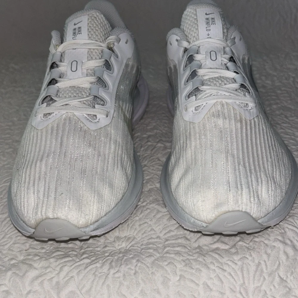 Nike Air Winflo 9 Low Top Athletic Running Sneakers - Picture 4 of 14